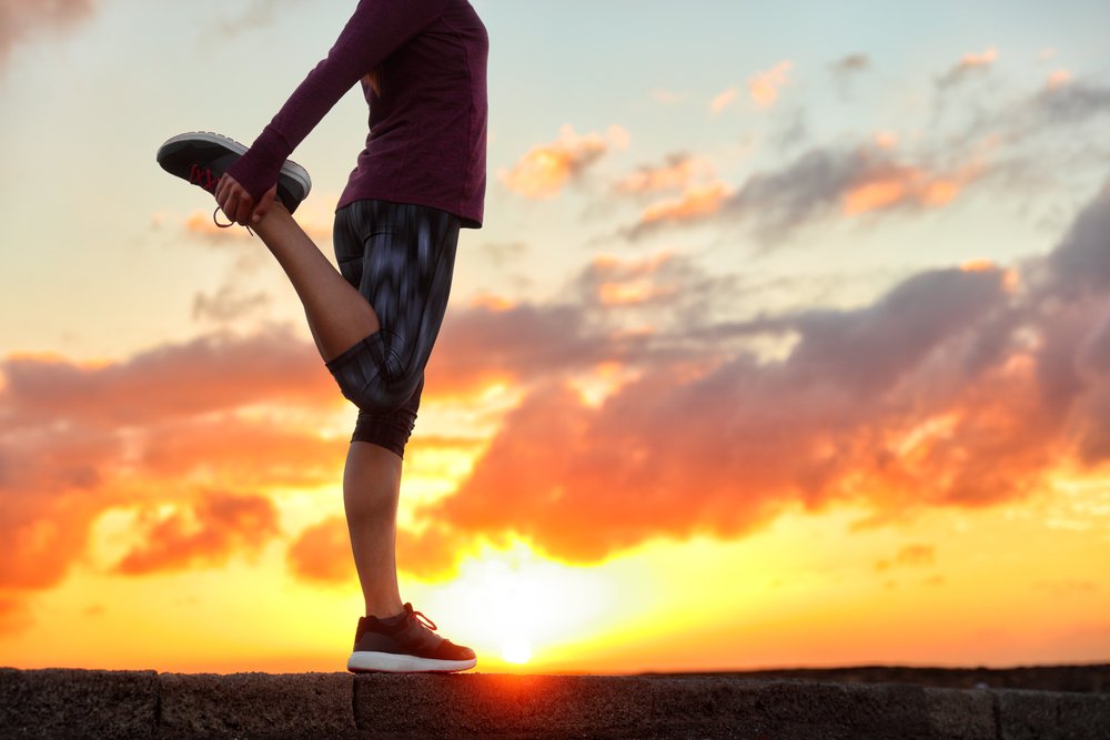 runningrunnerwomanstretc 741065 1